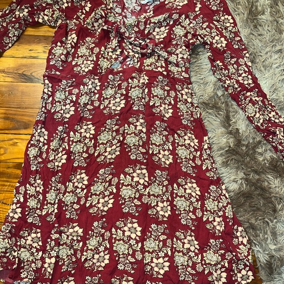 American Eagle Outfitters Dresses & Skirts - American Eagle Outfitters Red Floral Dress